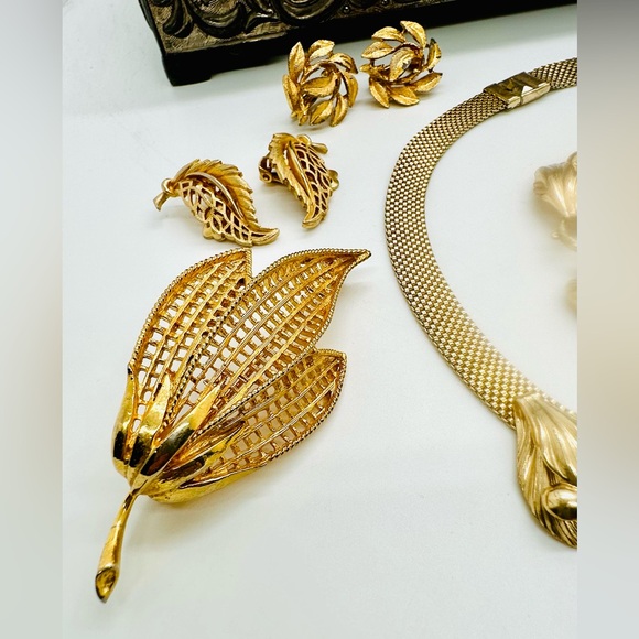 Vintage Leaf Jewelry Lot - Picture 13 of 17